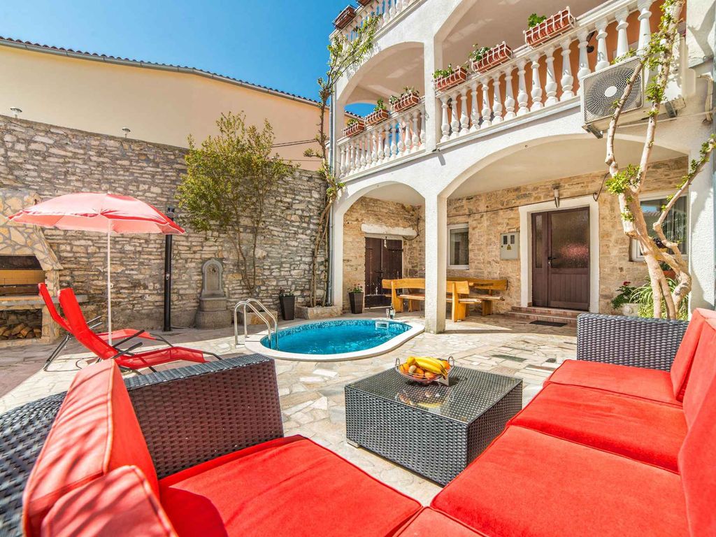 Apartment mit zwei Schlafzimmern, Balkon und Gemeinschaftspool in Medulin