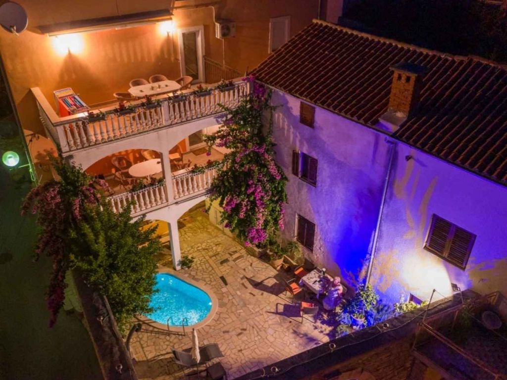 Apartment mit zwei Schlafzimmern, Balkon und Gemeinschaftspool in Medulin