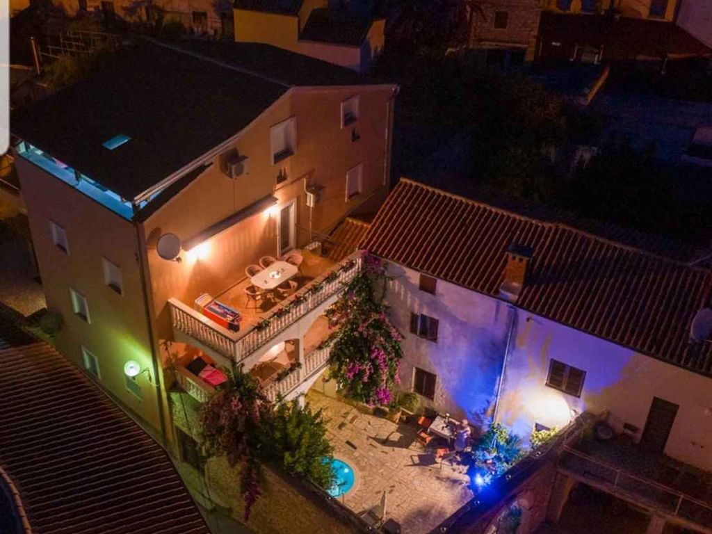 Apartment mit zwei Schlafzimmern, Balkon und Gemeinschaftspool in Medulin