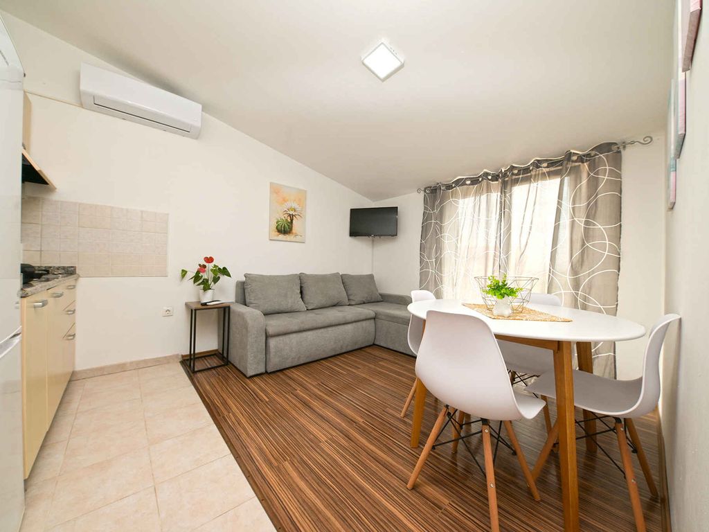 Ferienwohnung mit Balkon und Klimaanlage