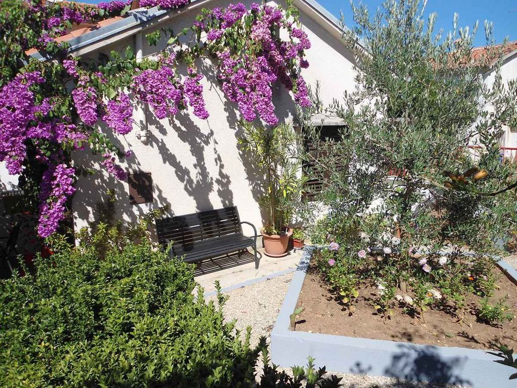 Studio mit Terrasse und Klimaanlage
