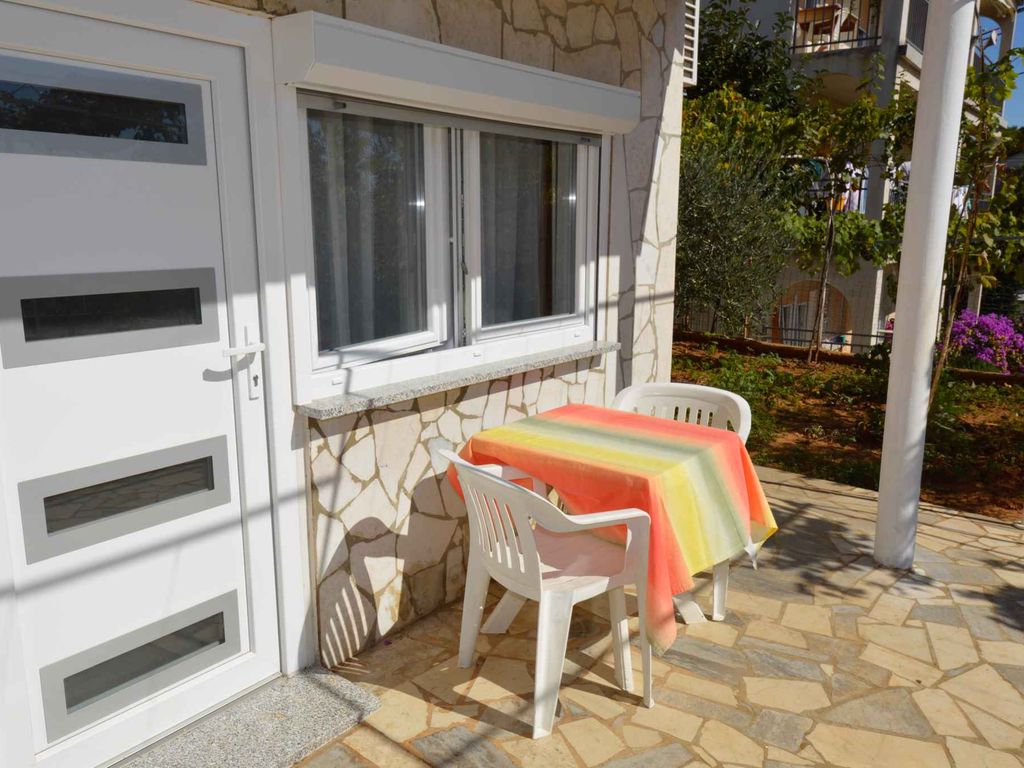 Ferienwohnung mit Terrasse und Klimaanage