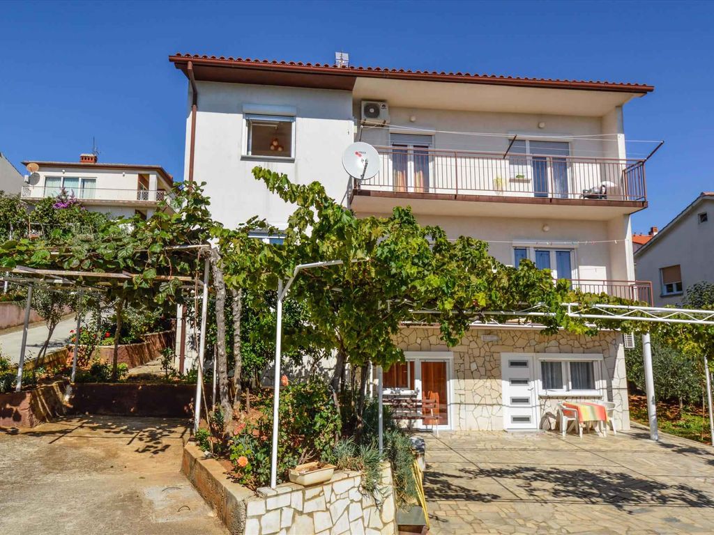 Ferienwohnung mit Terrasse und Klimaanage
