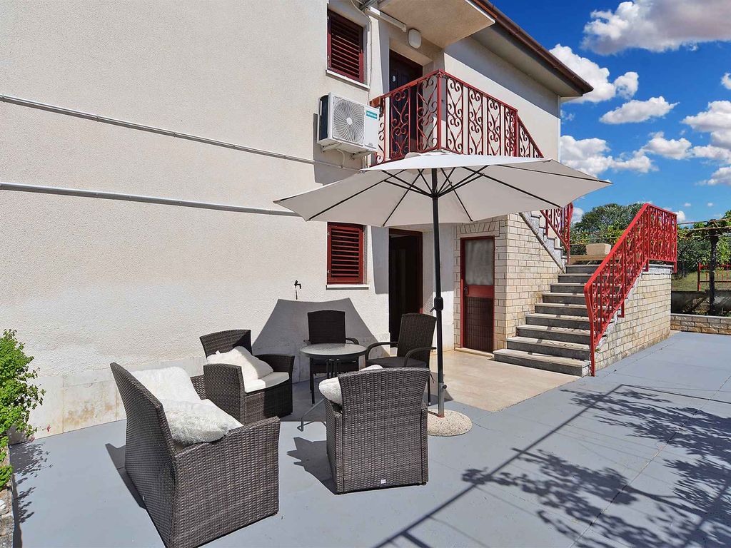 Ferienwohnung mit Terrasse und Klimaanlage