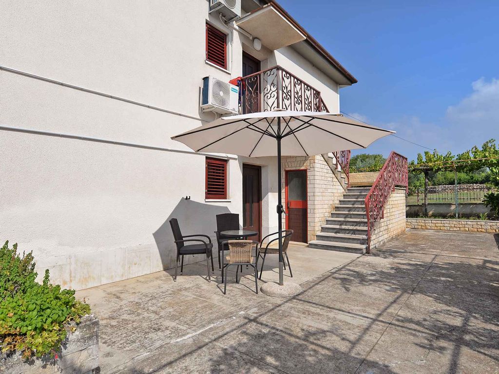 Ferienwohnung mit Terrasse und Klimaanlage