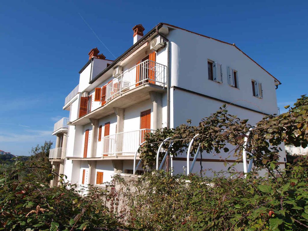 Ferienwohnung mit Klimaanlage und Terrasse in Strandnähe