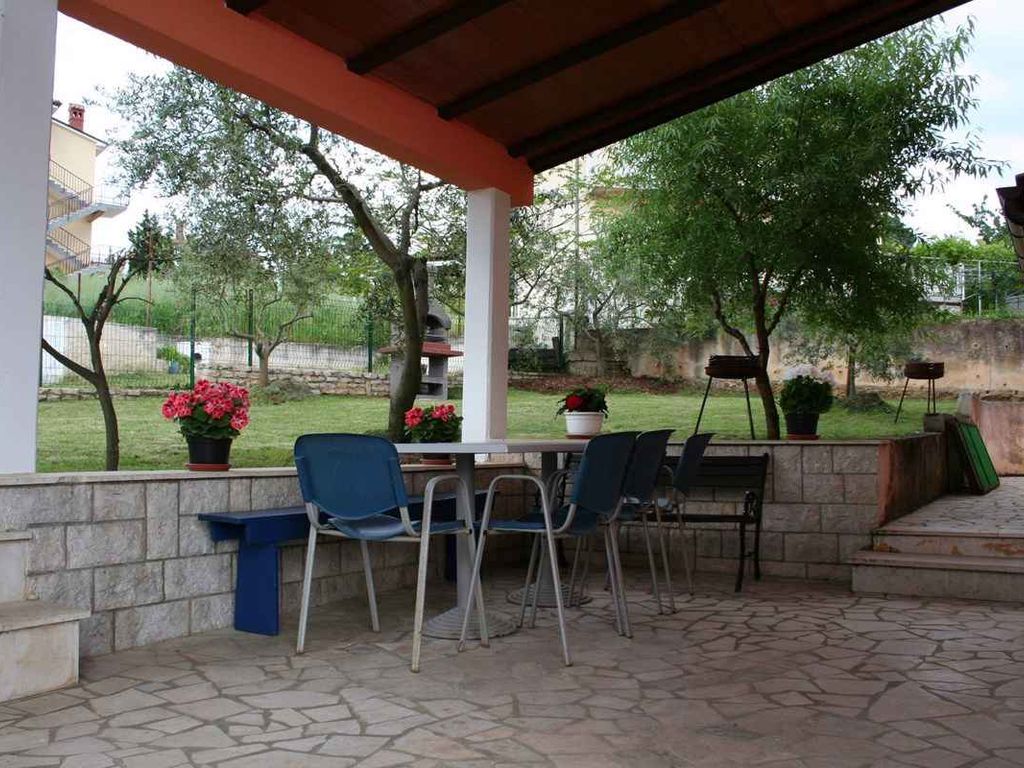 Ferienwohnung mit Pool und Terrasse