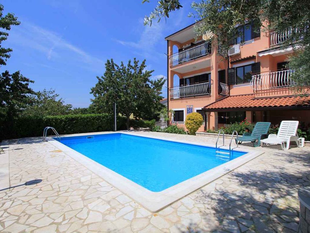 Ferienwohnung mit Gemeinschaftspool und Balkon