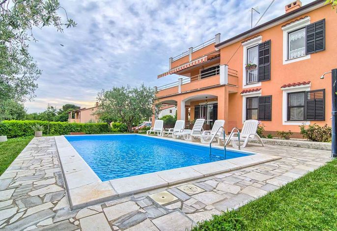 Ferienwohnung mit Pool und Tischtennis