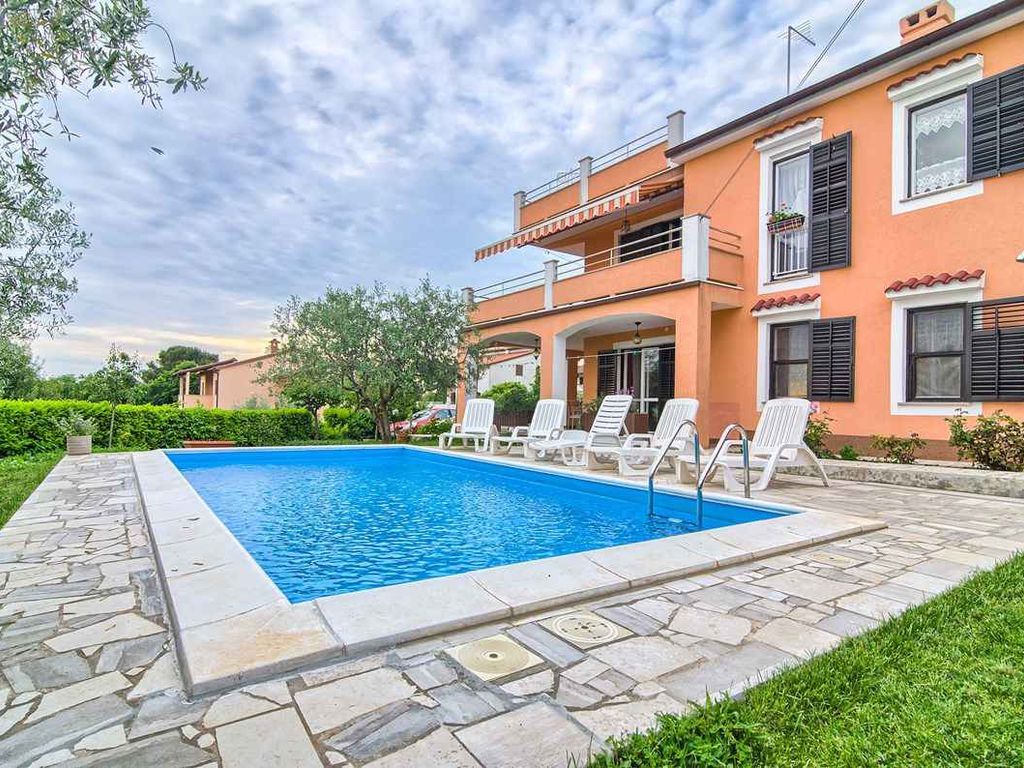 Ferienwohnung mit Pool und Tischtennis