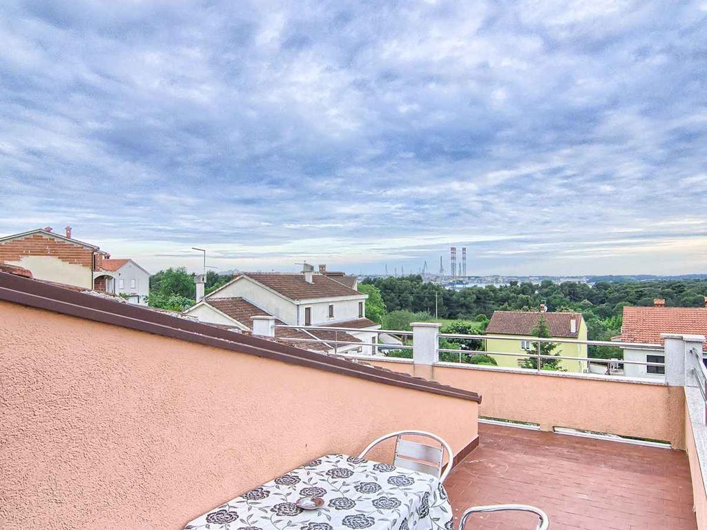 Ferienwohnung mit Pool und Tischtennis