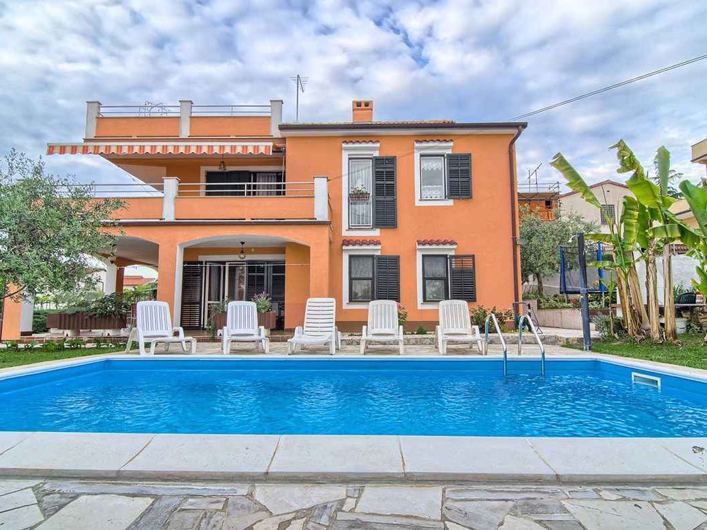 Ferienwohnung mit Pool und Tischtennis