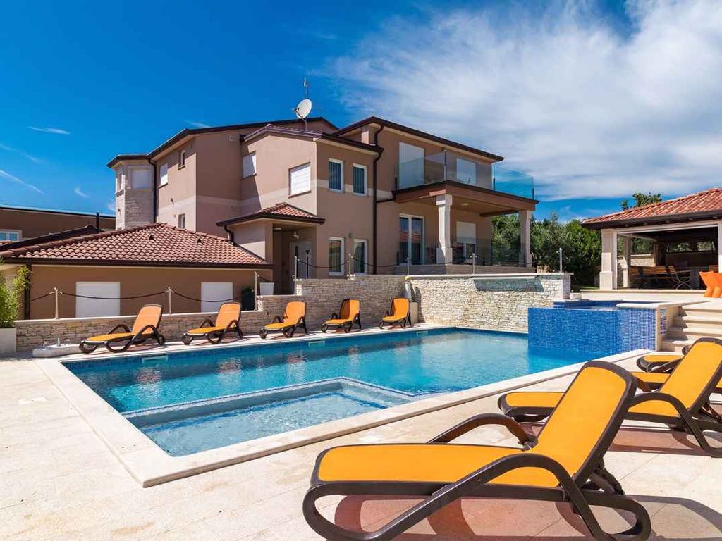 Villa mit Pool, Sauna und Jacuzzi