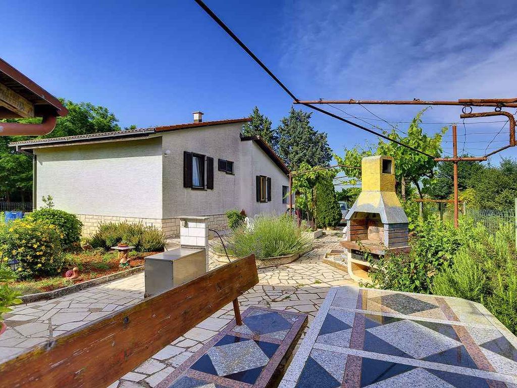 Ferienhaus mit Parkplatz, Grill und WLAN
