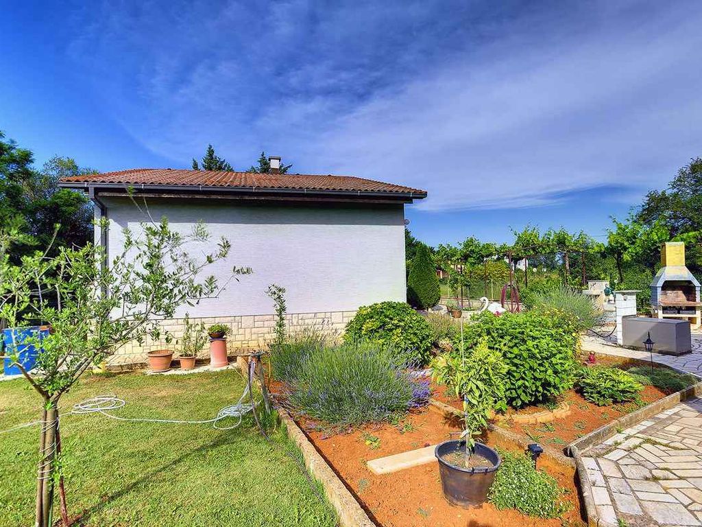 Ferienhaus mit Parkplatz, Grill und WLAN