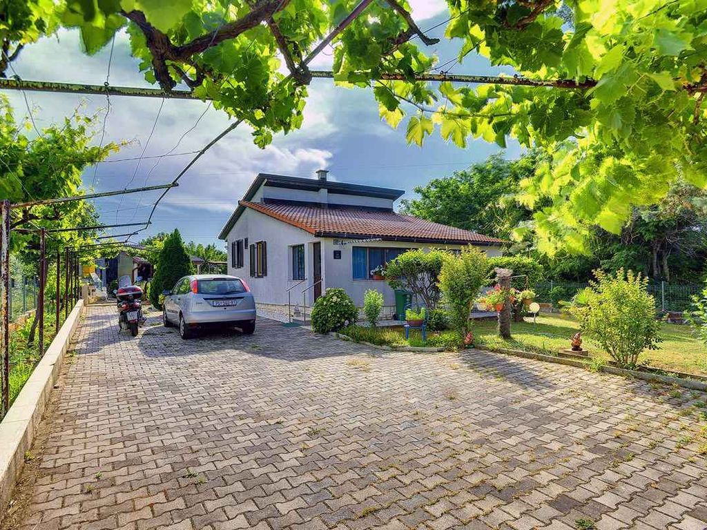 Ferienhaus mit Parkplatz, Grill und WLAN