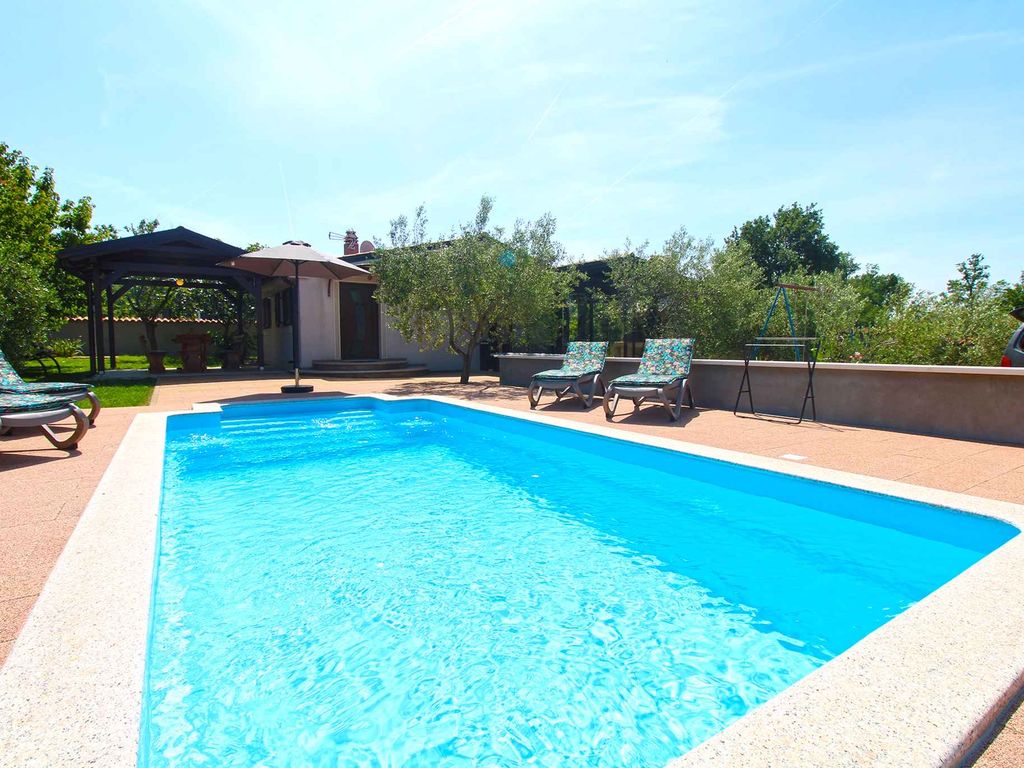 Ferienhaus mit Pool und Klimaanlage
