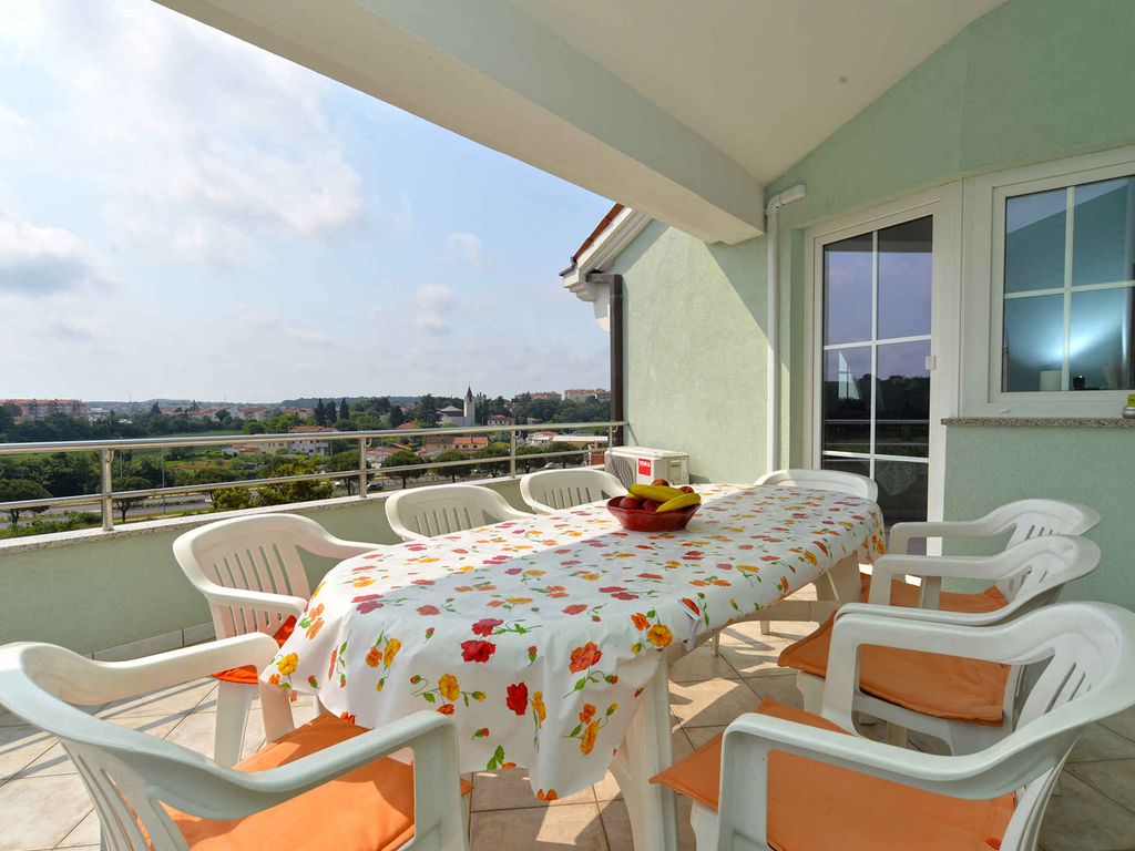 Ferienwohnung mit Gemeinschaftspool und Klimaanlage