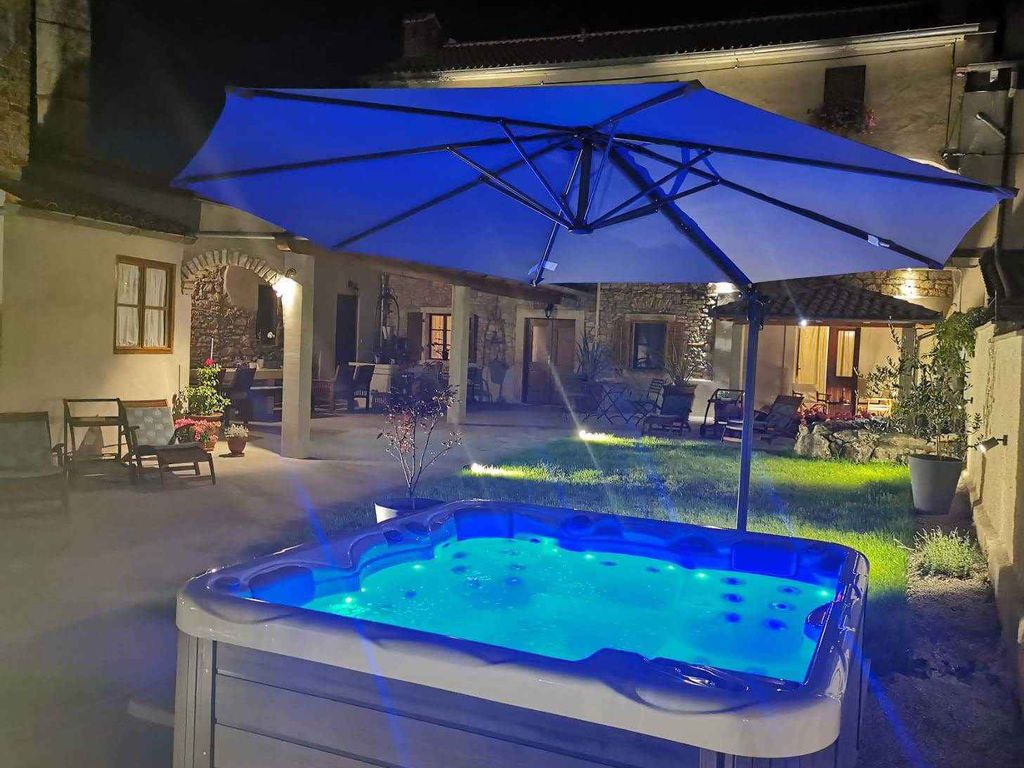 Ferienwohnung mit TV und Klimaanlage