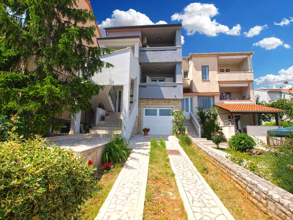 Ferienwohnung mit Balkon und Klimaanlage
