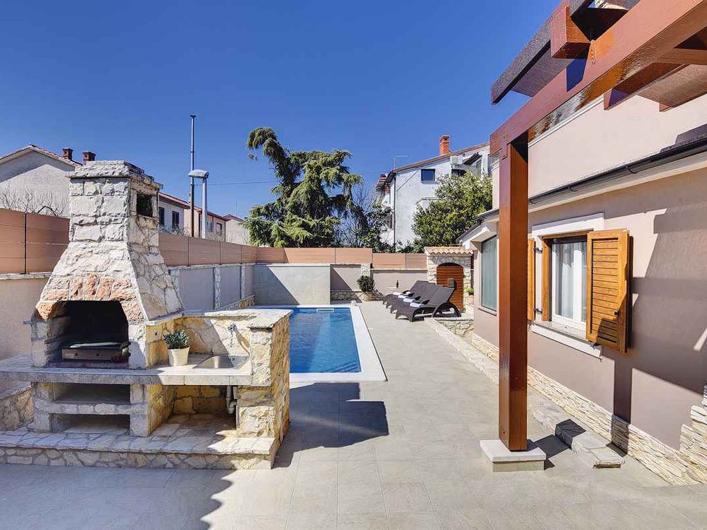 Villa mit Pool und Klimaanlage