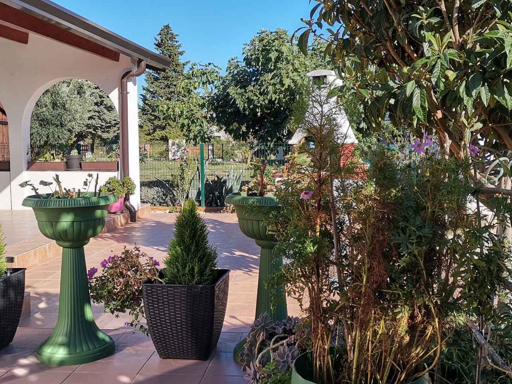 Ferienhaus mit großer Terrasse und Klimaanlage