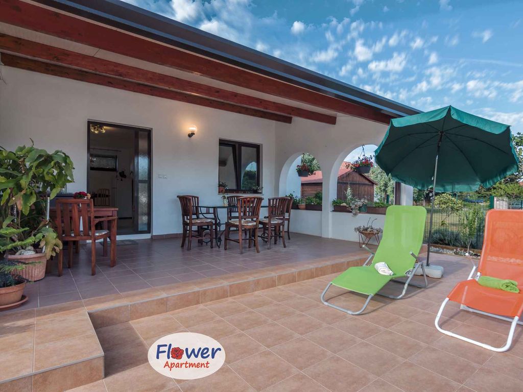 Ferienhaus mit großer Terrasse und Klimaanlage