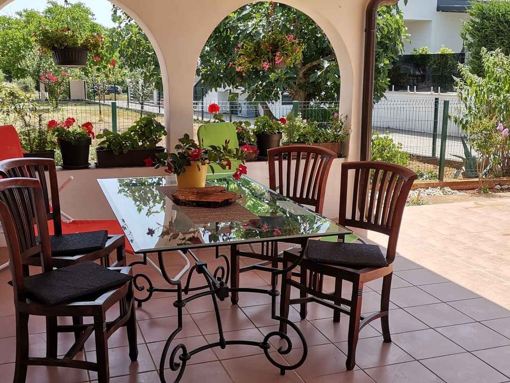 Ferienhaus mit großer Terrasse und Klimaanlage