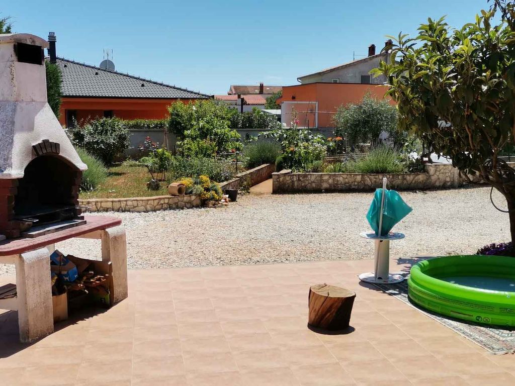 Ferienhaus mit großer Terrasse und Klimaanlage