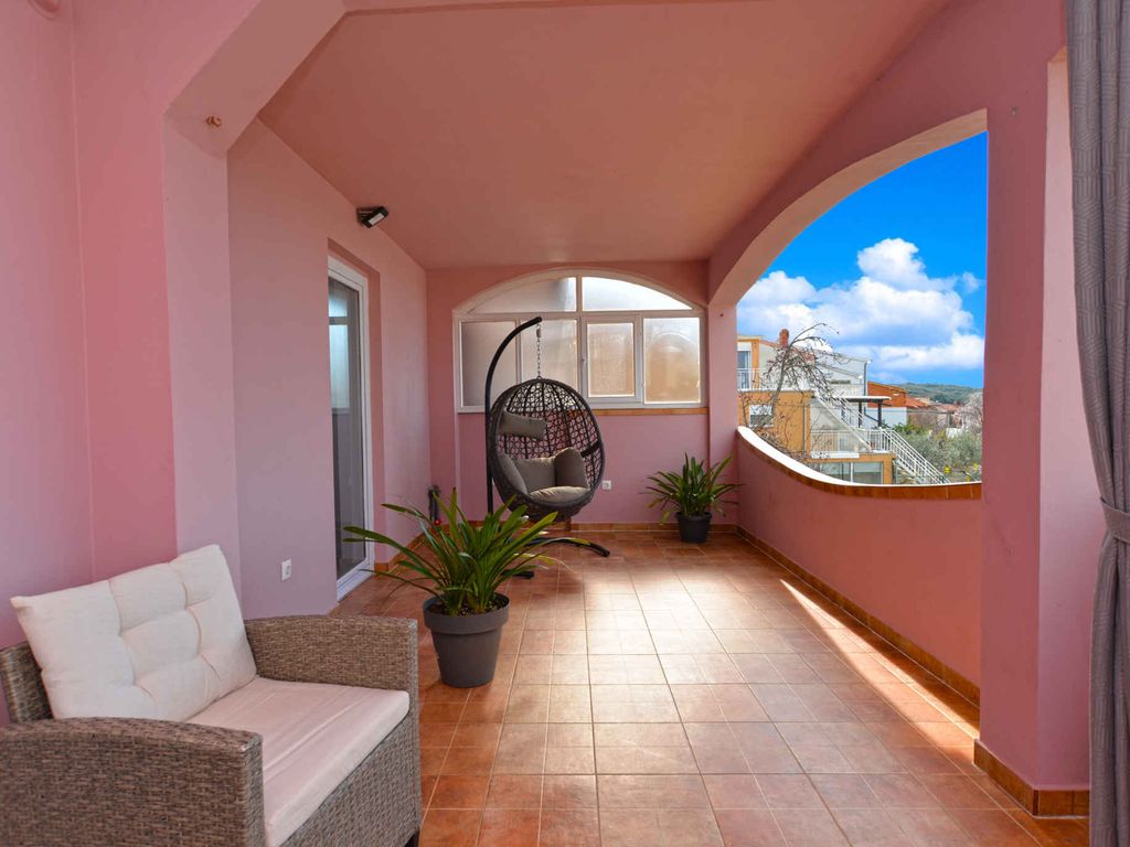 Ferienwohnung mit Pool und Klimaanlage