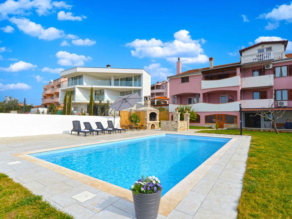 Ferienwohnung mit Pool und Klimaanlage