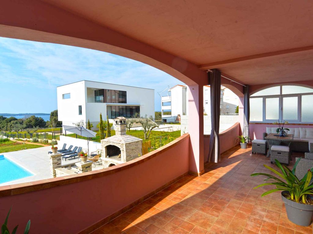 Ferienwohnung mit Pool und Klimaanlage