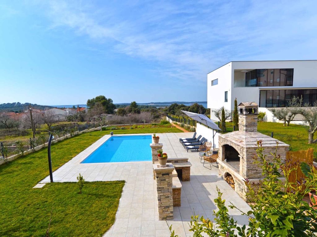 Ferienwohnung mit Pool und Klimaanlage