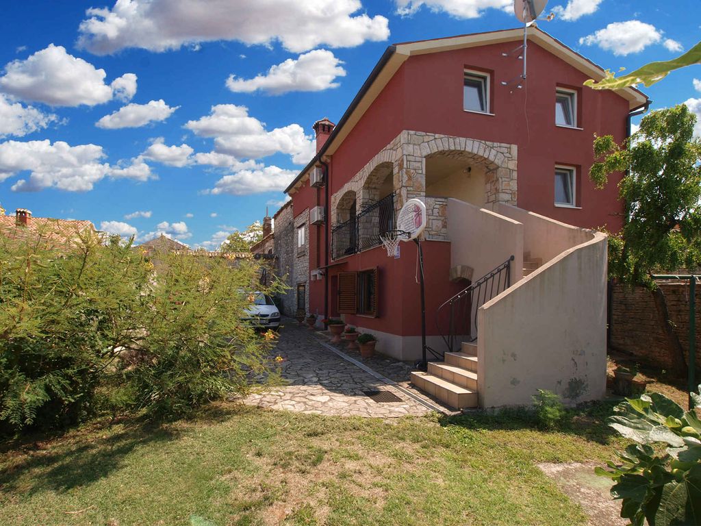 Ferienhaus mit großem Garten und Grillterrasse