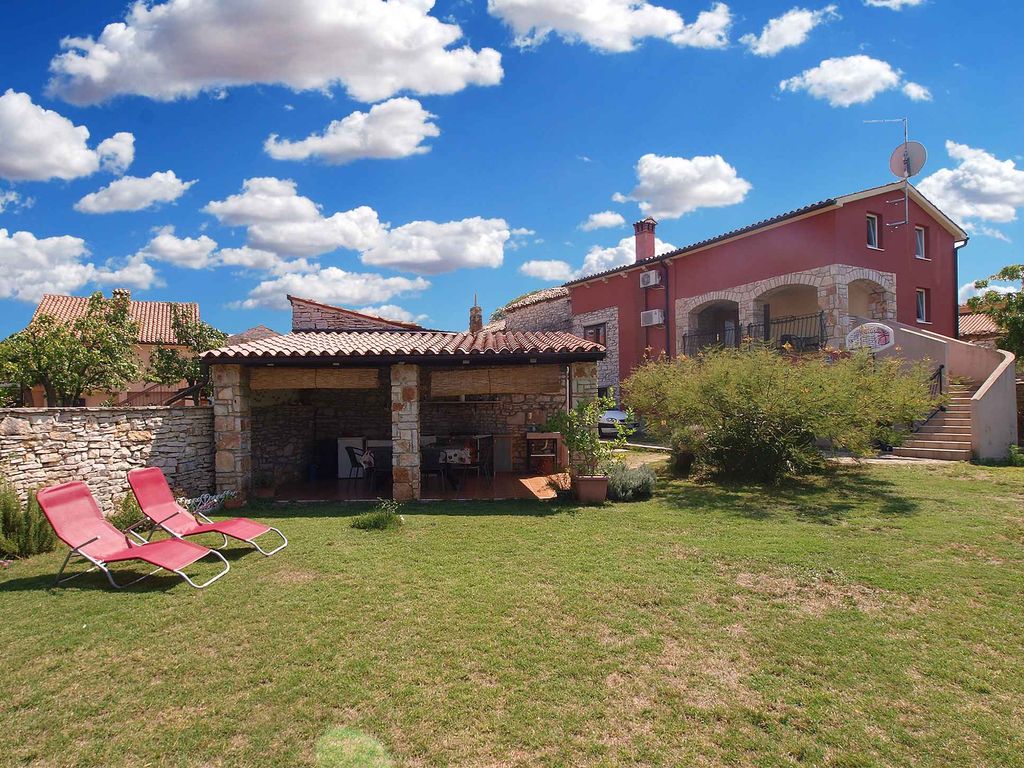 Ferienhaus mit großem Garten und Grillterrasse