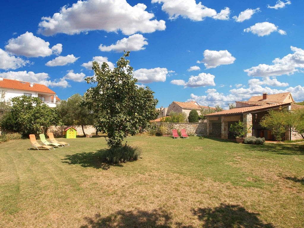 Ferienhaus mit großem Garten und Grillterrasse