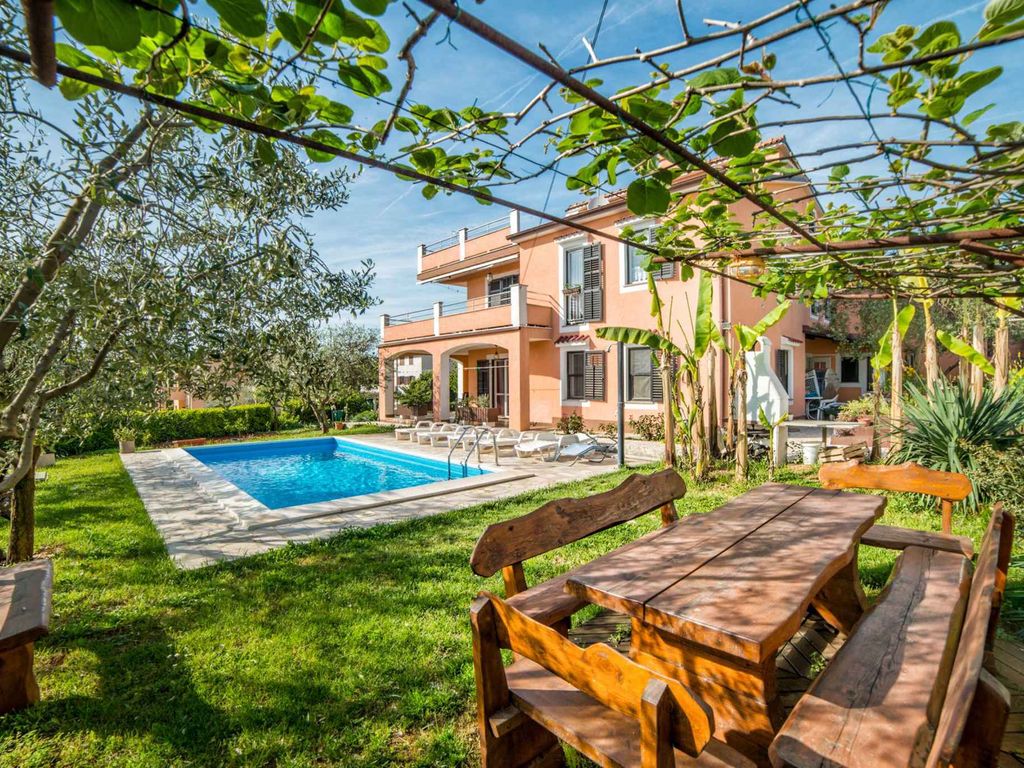Ferienwohnung mit Klimaanlage und Pool