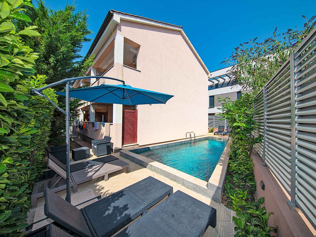 Ferienwohnung mit Klimaanlage und Pool