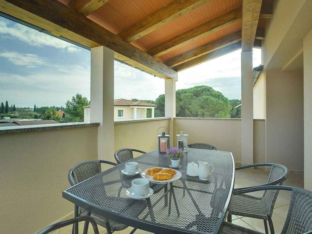 Villa mit Pool, Grill und Spielraum