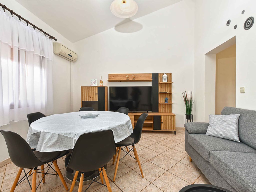 Ferienwohnung mit Klimaanlage und Balkon