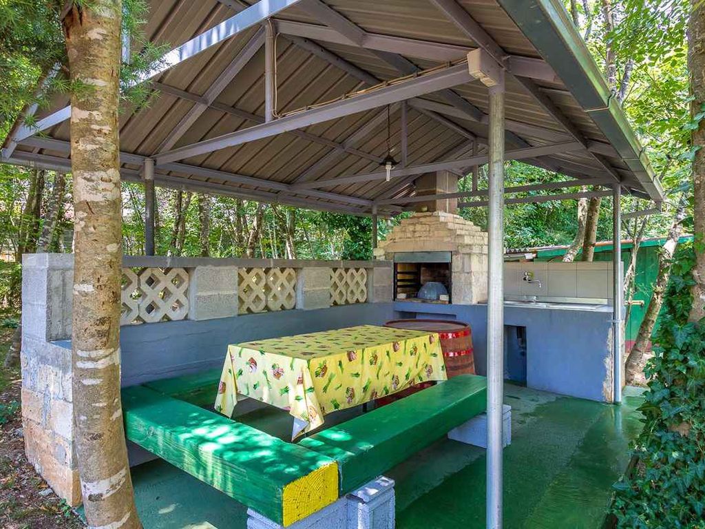 Ferienhaus mit Garten, Grill und Kinderspielplatz