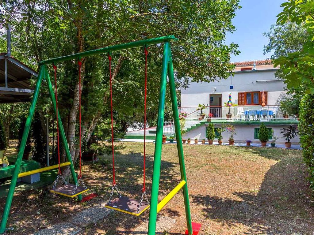 Ferienhaus mit Garten, Grill und Kinderspielplatz