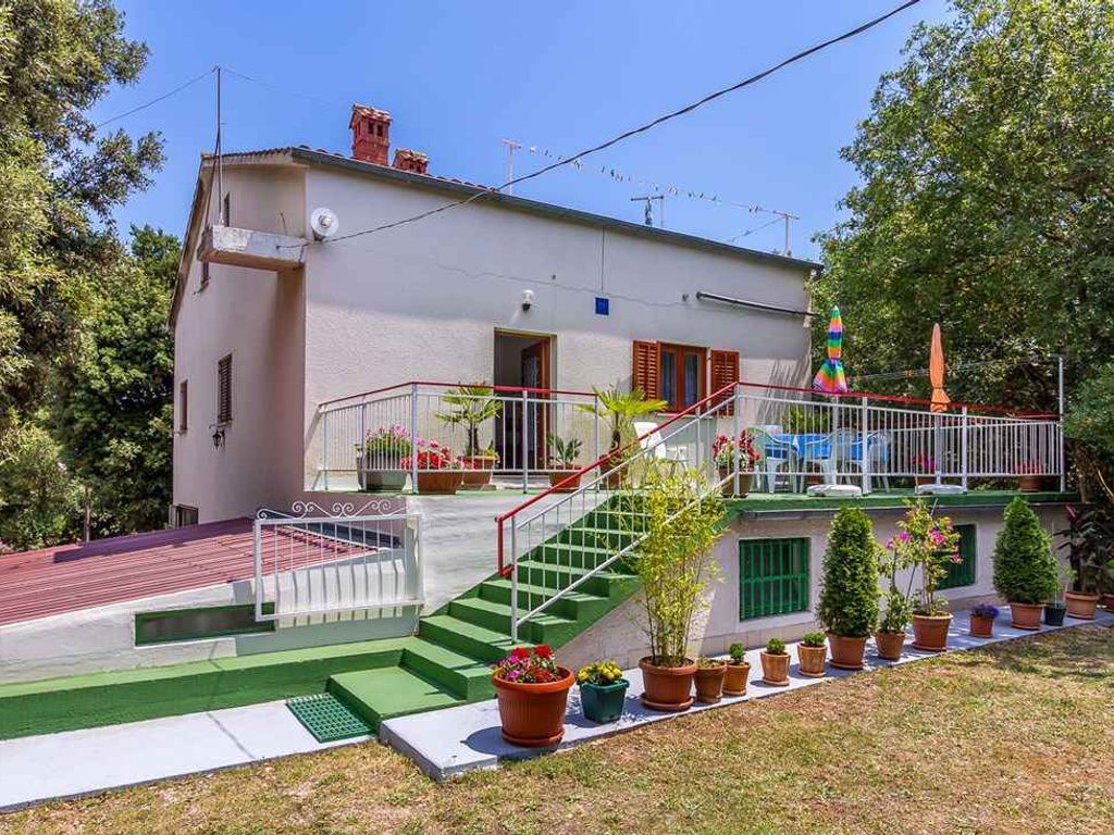 Ferienhaus mit Garten, Grill und Kinderspielplatz