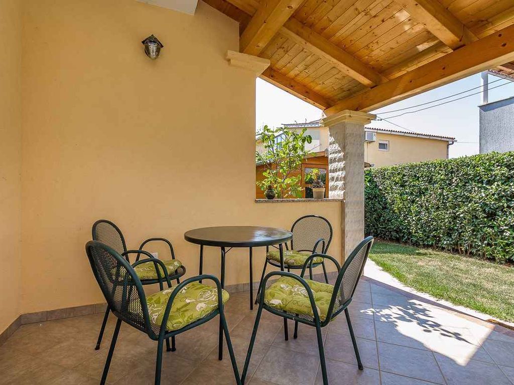 Villa mit Pool und mediterranem Garten