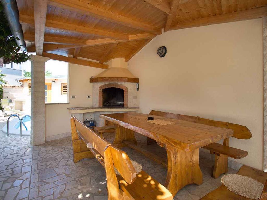 Villa mit Pool und mediterranem Garten