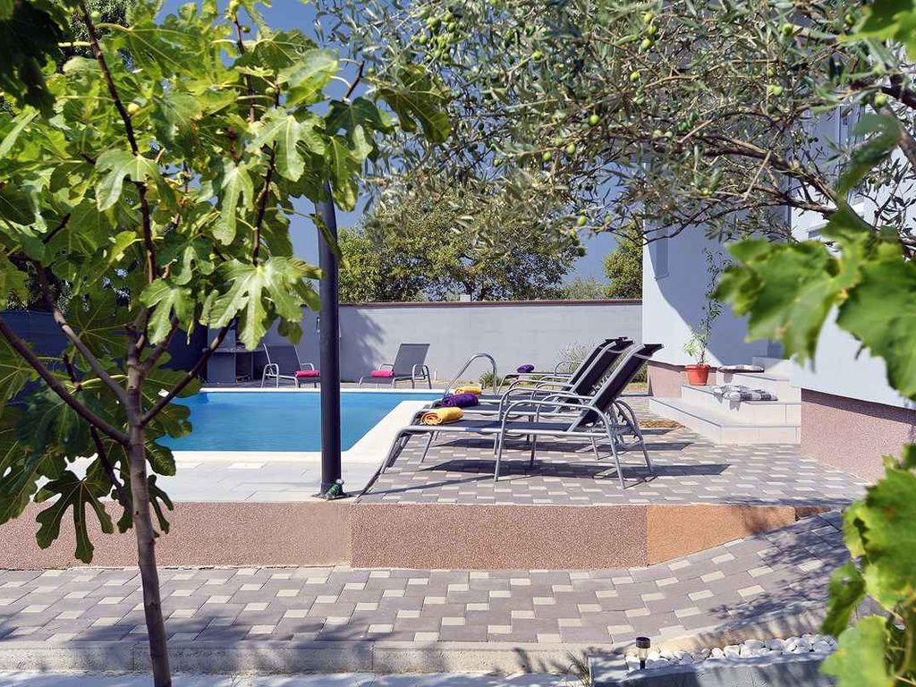 Villa mit Pool und Klimaanlage