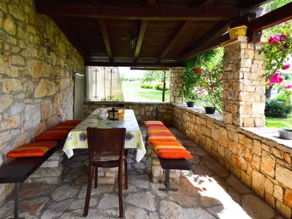 Ferienhaus mit Pool in Grünen