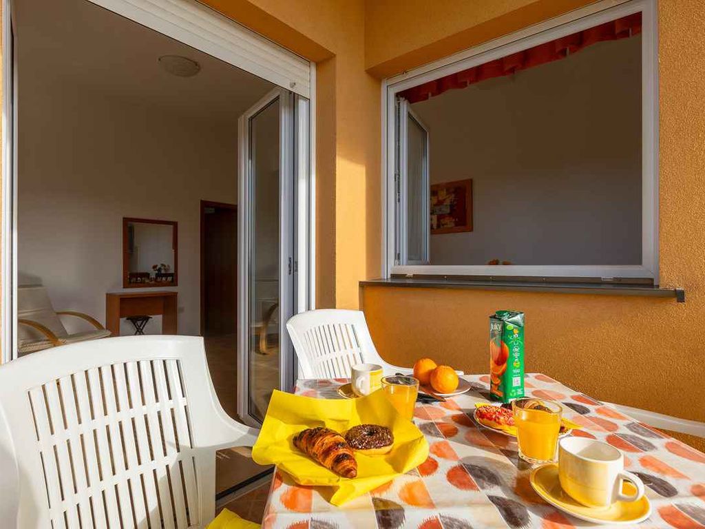 Ferienwohnung mit Klimaanlage und Balkon