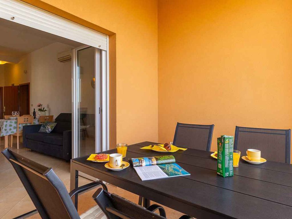 Ferienwohnung mit Klimaanlage und Balkon