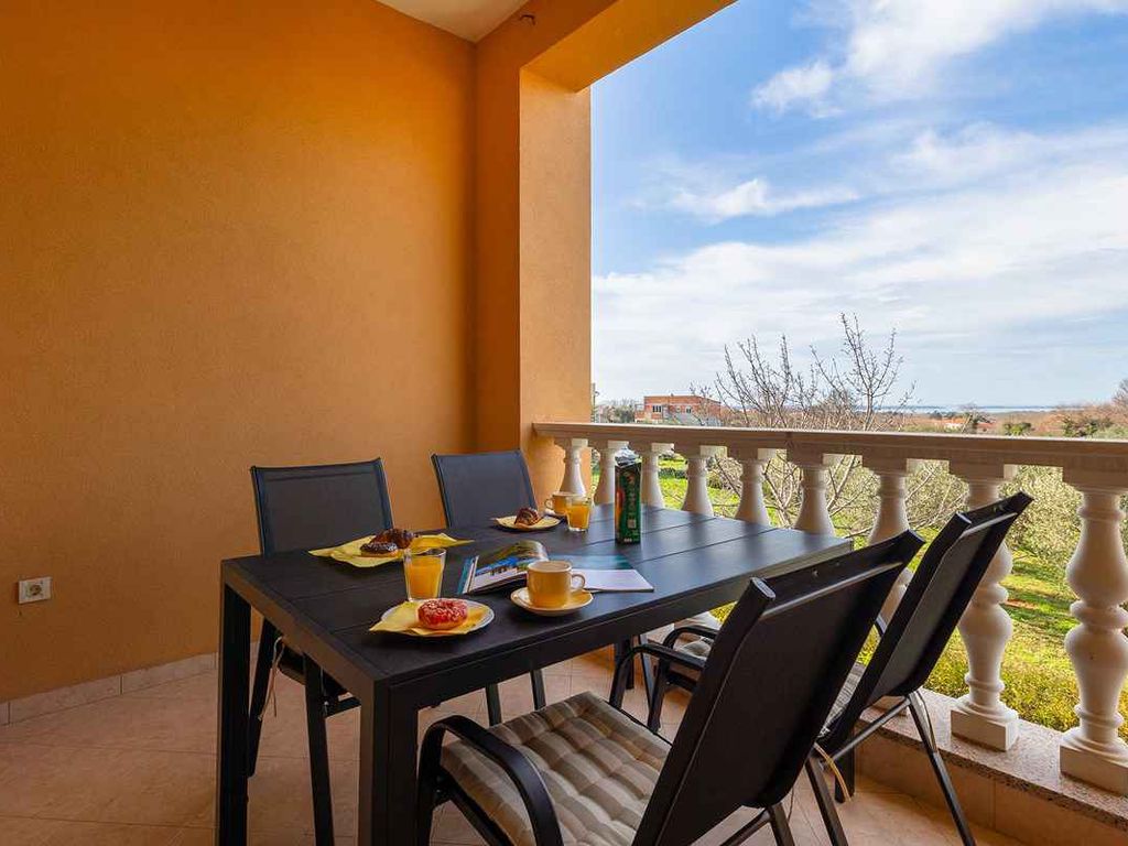 Ferienwohnung mit Klimaanlage und Balkon